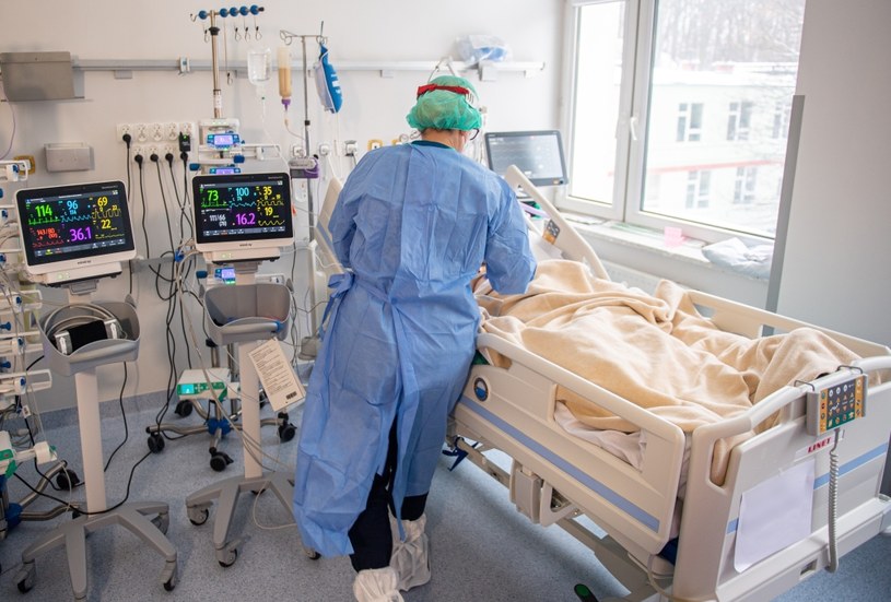 Szpital zakaźny w Gdańsku podczas czwartej fali pandemii /Piotr Hukalo /East News