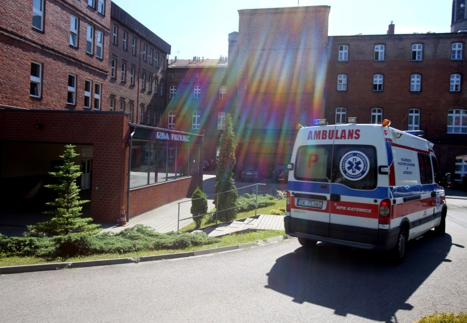 Szpital Zakonu Bonifratrów w Katowicach, gdzie trafiło łącznie 11 osób z objawami zatrucia po zażyciu dopalaczy /Marek Zimny /PAP