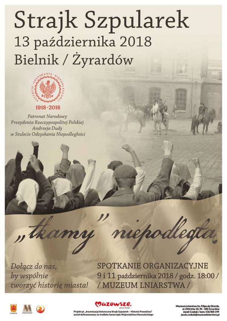 Szpularki wyszyją napis "Niepodległa" na polskiej fladze 13 października fot. Muzeum Lniarstwa w Żyrardowie /
