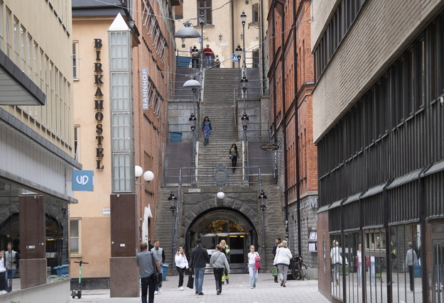 Sztokholm - róg ulic ulic Sveavägen i Tunnelgatan /FREDRIK SANDBERG /PAP/EPA
