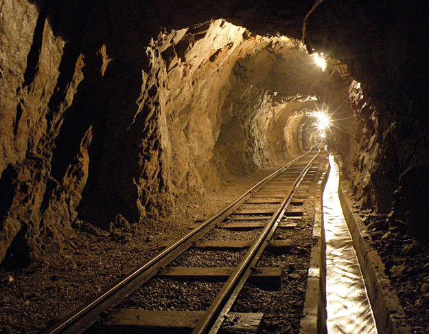 Sztolnia "Czarna Dolna" pełniła funkcję transportową do końca działalności kopalni /Odkrywca