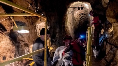 Sztolnia Czarnego Pstrąga na Śląsku. Możesz ją przepłynąć samotnie w łodzi