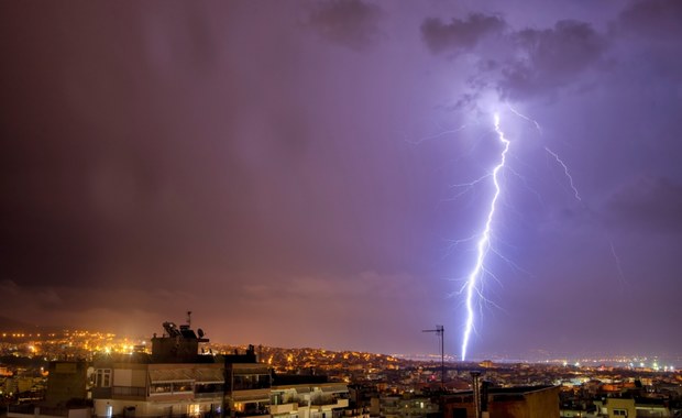 Sztorm Bora przechodzi przez Grecję. Jedna osoba zginęła