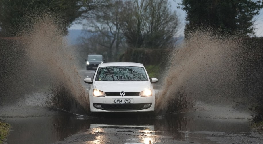Sztorm Chandra uderzył w Wielką Brytanię. Będzie gorzej /Jonathan Brady/Press Association/East News /East News