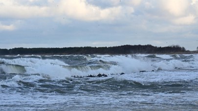 Sztorm noworoczny na Wybrzeżu. Uszkodzone zostały m.in. zejścia na plaże