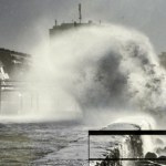 Sztorm paraliżuje Skandynawię. Wiatr zdmuchnął samochód z jezdni