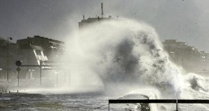 Sztorm paraliżuje Skandynawię. Wiatr zdmuchnął samochód z jezdni