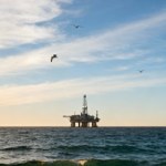 Sztorm zalał pontony. Ratunkiem dla ponad 100 osób okazała się platforma wiertnicza