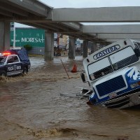Meksyk w okowach dwóch sztormów