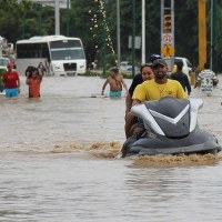 Meksyk w okowach dwóch sztormów
