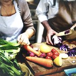 Sztuczki kulinarne, które ułatwią nam gotowanie 