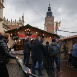 Sztuczki sprzedawców na jarmarku. Klientka mocno się zdziwiła