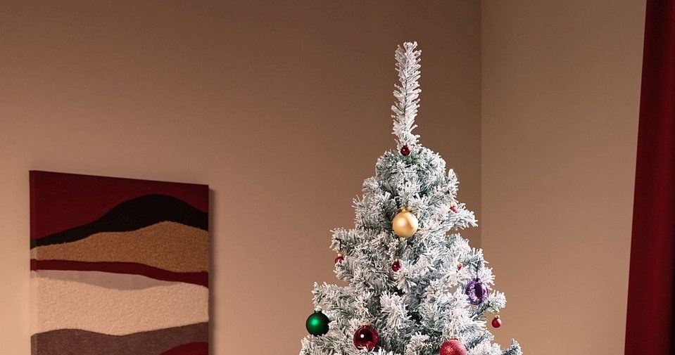 Sztuczna choinka LIVARNO home o wysokości 180 cm w Lidlu /Lidl - materiały prasowe /INTERIA.PL