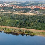 Sztuczna góra z widokiem na Wisłę. Istniała już w średniowieczu