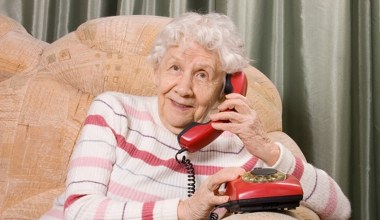 Sztuczna inteligencja analizuje mowę. Ujawnia wczesne oznaki demencji