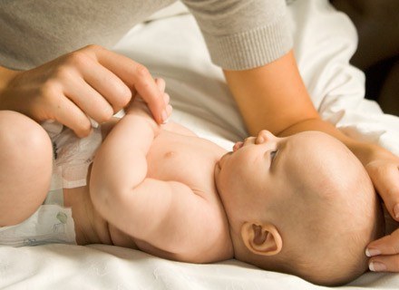Sztuczne karmienie noworodków sprzyja astmie i otyłości. /ThetaXstock