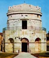 Sztuka przedromańska: mauzoleum króla Teodoryka w Rawennie, ok. 520-526 /Encyklopedia Internautica
