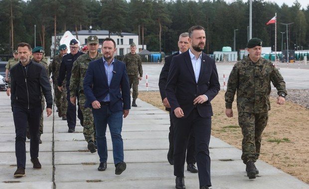 Szturm na granicę polsko-białoruską. Szef MON: Sytuacja jest poważna