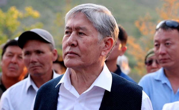 Szturm na rezydencję byłego prezydenta Kirgistanu. Doszło do strzelaniny