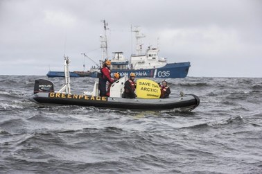 Szturm na statek Greenpeace’u. Na pokładzie jest Polak 