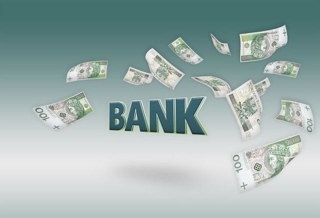 Szukając pożyczki często kierujemy się tym, że banki swoim stałym klientom przyznają lepsze warunki /&copy;123RF/PICSEL