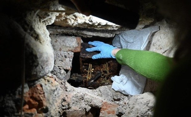 Szukano georadarem i skanerem 3D. Szczegóły odnalezienia insygniów władców Polski