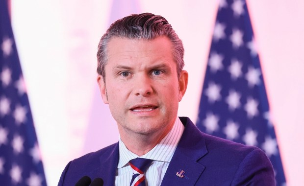 Szukasz kontaktu do szefa Pentagonu? Znajdziesz w sieci