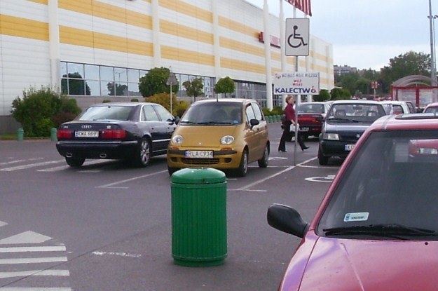 Szukasz miejsca czy parkujesz na pierwszym wolnym? /INTERIA.PL