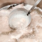 Szumowiny w rosole. Zostawiać czy usuwać?