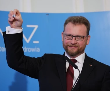 Szumowski: Wzrost wynagrodzeń, ale czasowe zobowiązanie do pracy w Polsce
