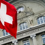 Szwajcaria podnosi stopy procentowe. To ważne dla tysięcy Polaków. Kurs franka mocno w górę 