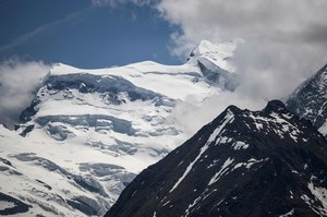 Szwajcaria: Runęła część lodowca. Dwie ofiary, ranni