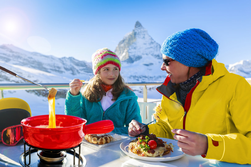 Szwajcaria to doskonały pomysł na zimowy urlop – zarówno we dwoje, jak dla całej rodziny /.