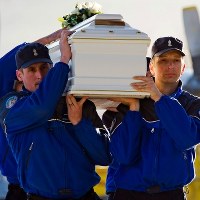 Samolot z ciałami 28 ofiar wypadku belgijskiego autobusu w Szwajcarii odlatuje do kraju