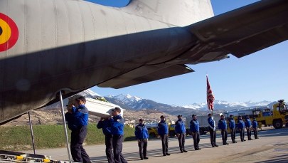 Szwajcaria: Trumny z ciałami 28 ofiar wypadku belgijskiego autobusu