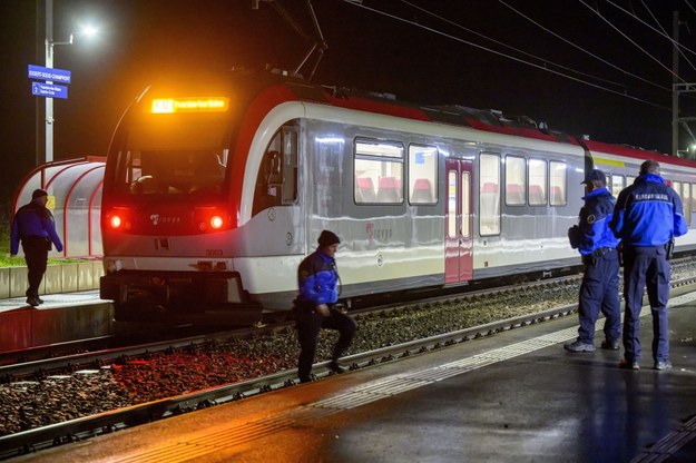 Szwajcaria: Uzbrojony w siekierę mężczyzna wziął zakładników w pociągu /LAURENT GILLIERON /PAP/EPA