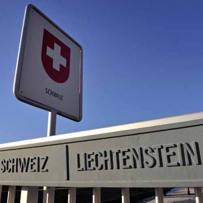 Szwajcaria zgodziła się na szerszy dostęp do tajemnicy bankowej, ale nadal jest atrakcyjna /AFP