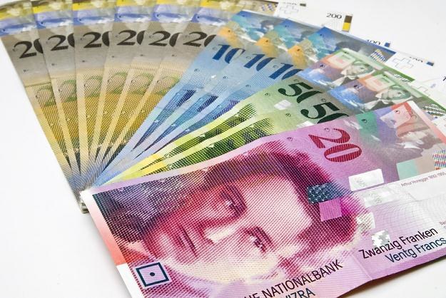 Szwajcarską walutę bez problemu można kupić w kantorach internetowych /&copy; Panthermedia