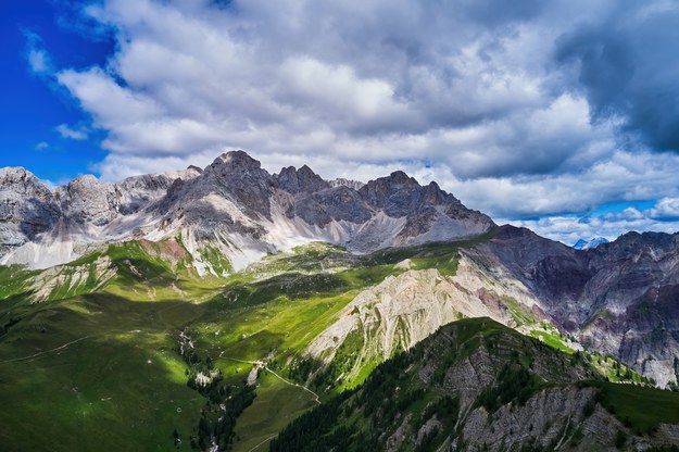 Szwajcarskie Alpy na zdjęciu ilustracyjnym /shutterstock /