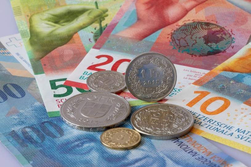 Szwajcarzy są bardzo zdeterminowani, aby "zdusić" inflację /	Robert Schmiegelt/Geisler-Fotopr /AFP