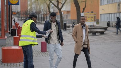 Szwecja: Naukowcy apelują o zmianę liberalnej strategii walki z koronawirusem