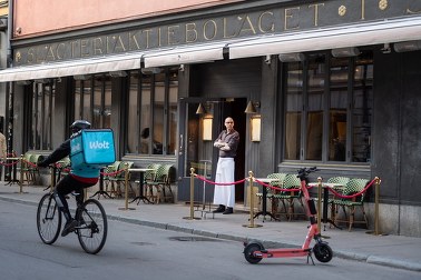 Szwecja o liberalnym modelu walki z koronawirusem: "Możemy tak działać do 2022 roku"