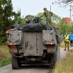 Szwecja: Wóz bojowy zderzył się z pociągiem. Żołnierze wracali z manewrów 