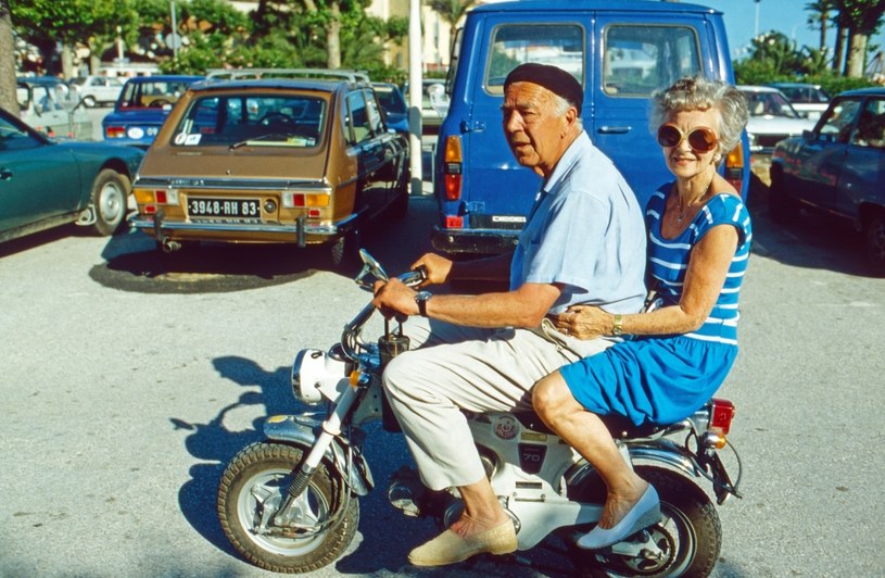 Szwedzi z chęcią przyglądali się, jak para uprawia razem sport czy jeździ na motorze /Getty Images