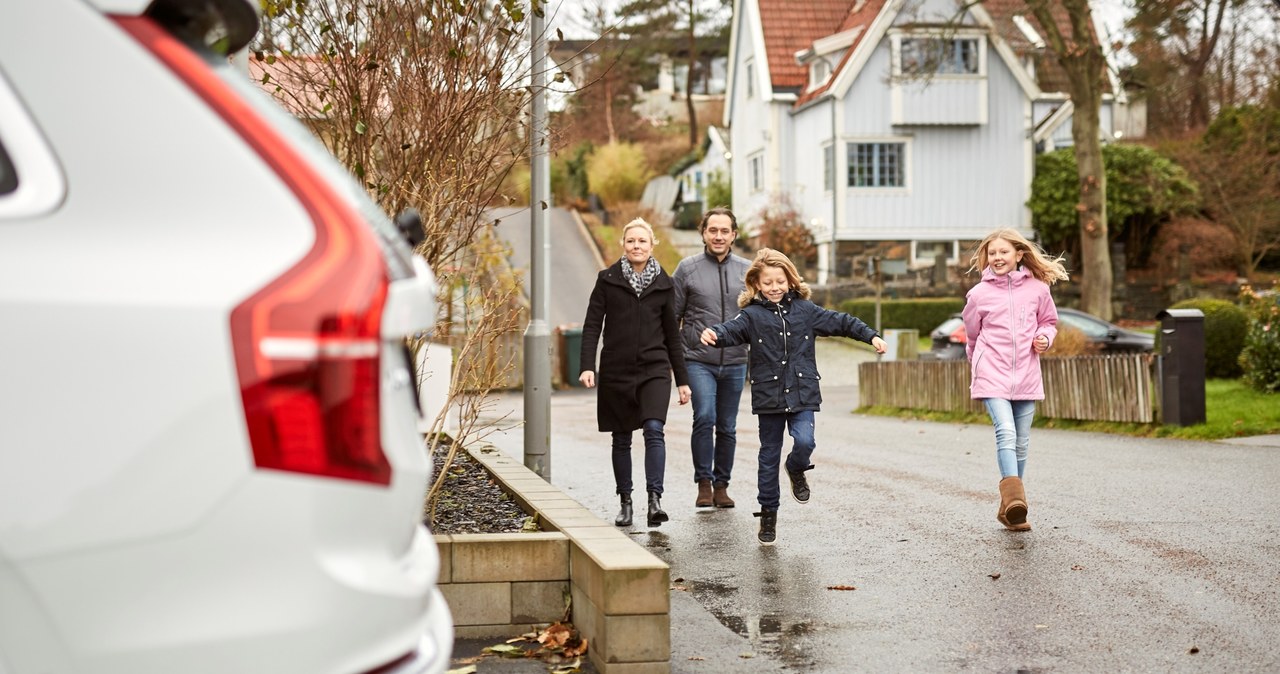 Szwedzkie rodziny testują autonomiczne Volvo XC90 /Informacja prasowa