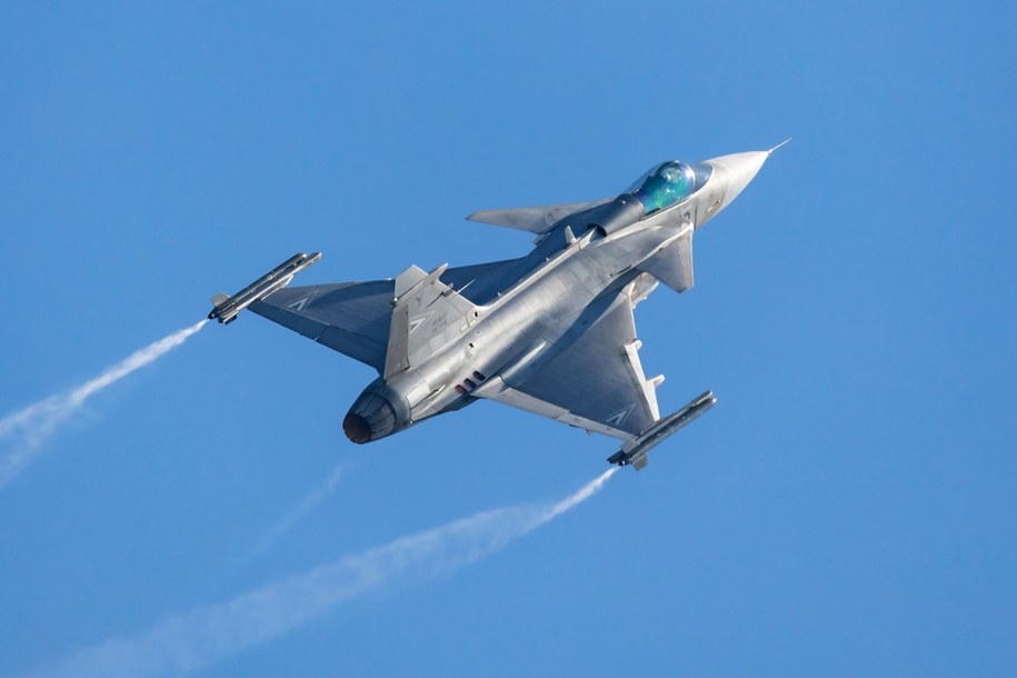 Szwedzkie siły powietrzne dysponują zaś potencjałem myśliwców Saab Jas 39 Gripen krajowej produkcji, w liczbie ok. 100 i zamówiły kolejne /Shutterstock