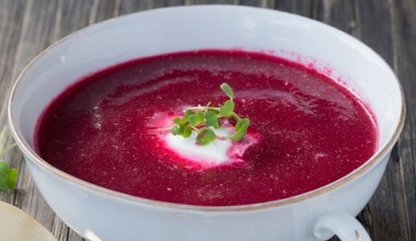 Szybka do zrobienia zupa, która pomoże oczyścić organizm. Warzywno-owocowe połączenie to jej sekret