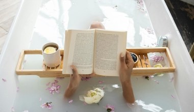 Szybka kąpiel rozgrzewająca po pracy. Korzeń z kuchni to sekret relaksu dla ciała i głowy