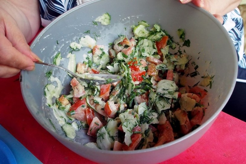 Szybka sałatka do obiadu. Pasuje do każdego dania, wychodzi soczysta i chrupiąca