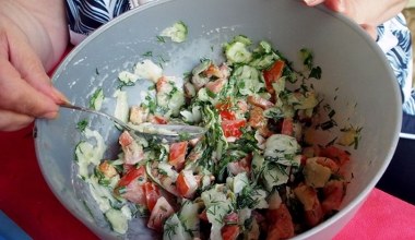 Szybka sałatka do obiadu. Pasuje do każdego dania, wychodzi soczysta i chrupiąca